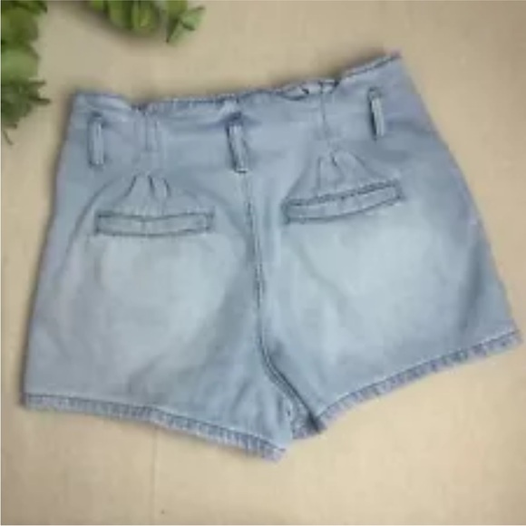 American Eagle Mom Short Paper Bag Light Wash Denim Jean Button Women’s Size 6 - Picture 3 of 12